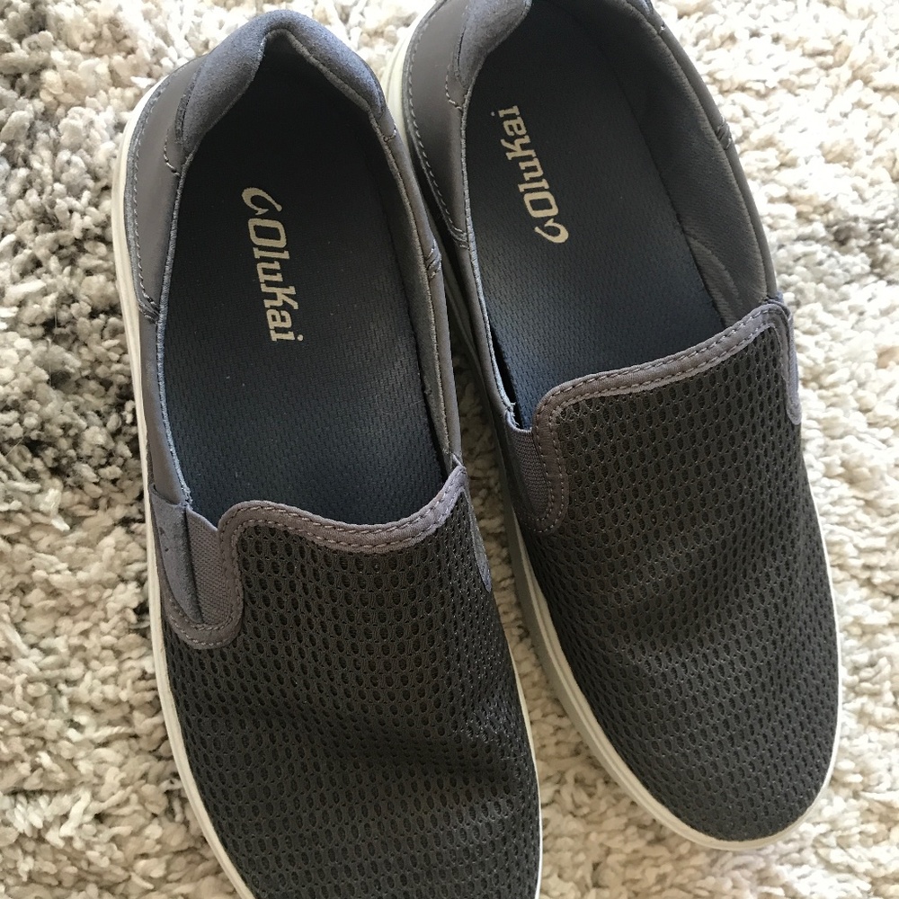 Men olukai dark grey slip on shoes